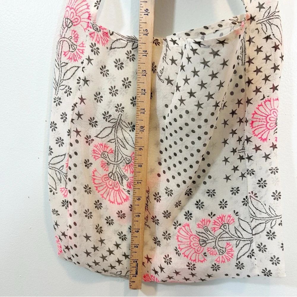 Free People White and Pink Floral Hobo Market Beach Bag Bohemian